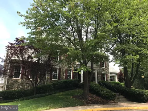 Exterior - 46494 Cedarhurst Dr, Sterling, VA 20165 photo 11 of 13