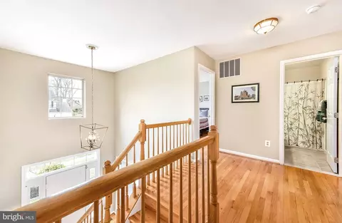 Entry Way - 46494 Cedarhurst Dr, Sterling, VA 20165 photo 4 of 5