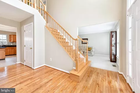 Entry Way - 46494 Cedarhurst Dr, Sterling, VA 20165 photo 2 of 5