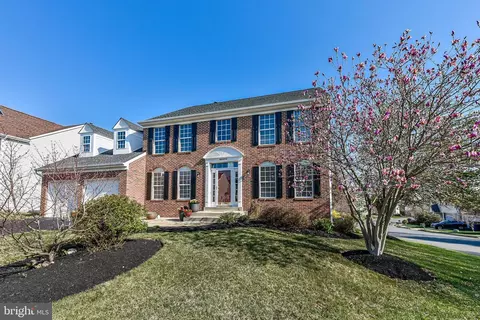 Exterior - 46494 Cedarhurst Dr, Sterling, VA 20165 photo 4 of 13