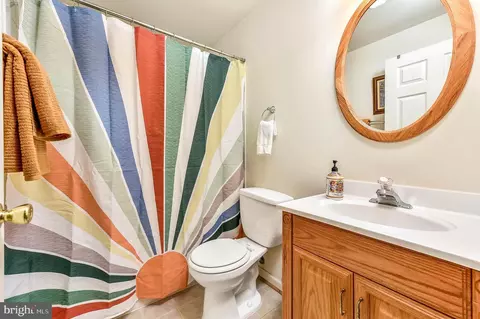 Bath - 46494 Cedarhurst Dr, Sterling, VA 20165 photo 5 of 5