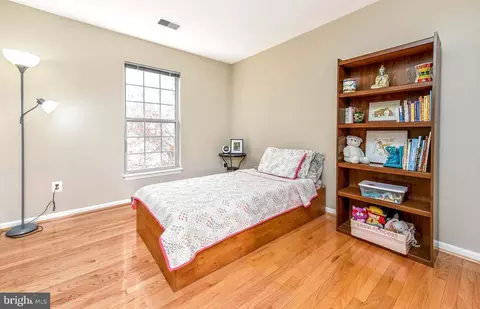 Bedroom - 46494 Cedarhurst Dr, Sterling, VA 20165 photo 2 of 4