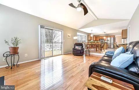 Living - 46494 Cedarhurst Dr, Sterling, VA 20165 photo 4 of 5