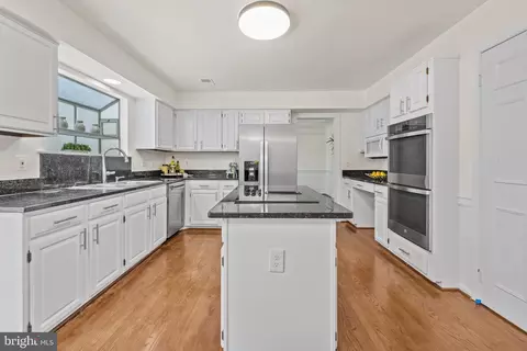 Kitchen - 11 Moss Rd, Sterling, VA 20165 photo 2 of 5