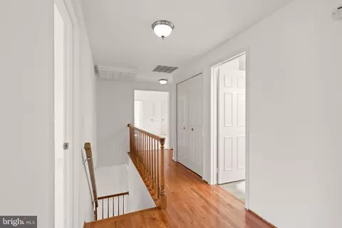 Entry Way - 11 Moss Rd, Sterling, VA 20165 photo 3 of 7