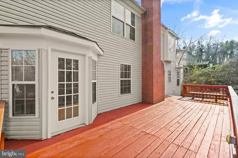 Exterior - 11 Moss Rd, Sterling, VA 20165 photo 6 of 9