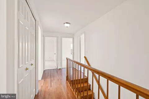 Entry Way - 11 Moss Rd, Sterling, VA 20165 photo 4 of 7