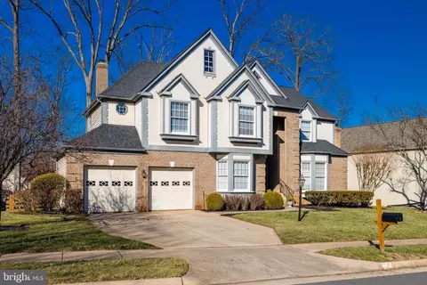 44 Rutherford Cir, Sterling, VA 20165