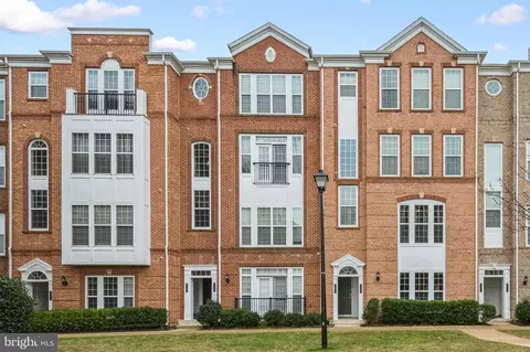 42804 Lauder Ter, Ashburn, VA 20147