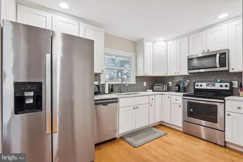 617 E Charlotte St, Sterling, VA 20164 photo 6