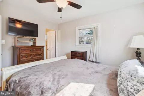617 E Charlotte St, Sterling, VA 20164 photo 9