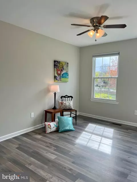 Living - 26 Brinks Ct, Sterling, VA 20165 photo 7 of 11