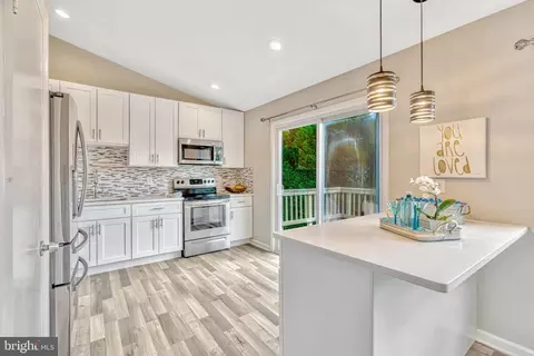 Kitchen - 26 Brinks Ct, Sterling, VA 20165 photo 3 of 4