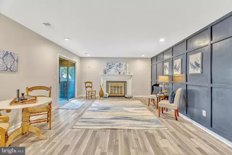 Living - 26 Brinks Ct, Sterling, VA 20165 photo 9 of 11