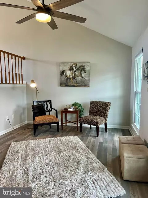 Living - 26 Brinks Ct, Sterling, VA 20165 photo 2 of 11