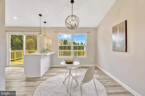 Dining - 26 Brinks Ct, Sterling, VA 20165 photo 2 of 3