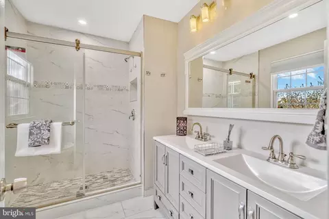 Bath - 26 Brinks Ct, Sterling, VA 20165 photo 1 of 4