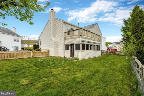 Exterior - 26 Brinks Ct, Sterling, VA 20165 photo 3 of 4
