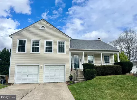 26 Brinks Ct, Sterling, VA 20165