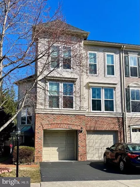 43062 Hunters Green Sq, Broadlands, VA 20148