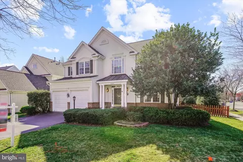 43237 Darkwoods St, Chantilly, VA 20152