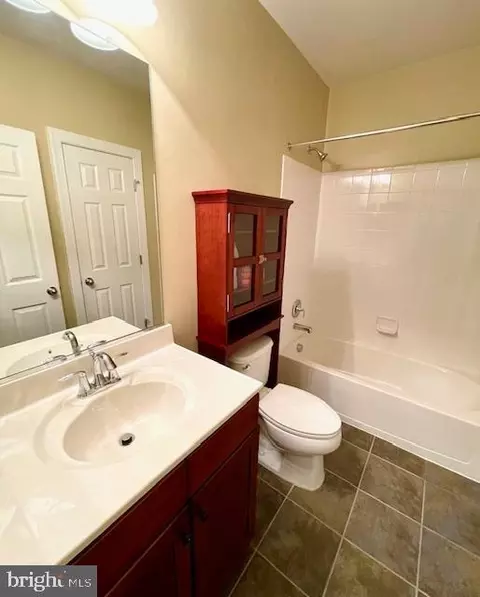 Bath - 22341 Pasture Rose Pl, Broadlands, VA 20148 photo 2 of 2