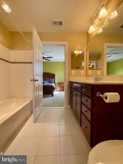 Entry Way - 22341 Pasture Rose Pl, Broadlands, VA 20148 photo 4 of 9