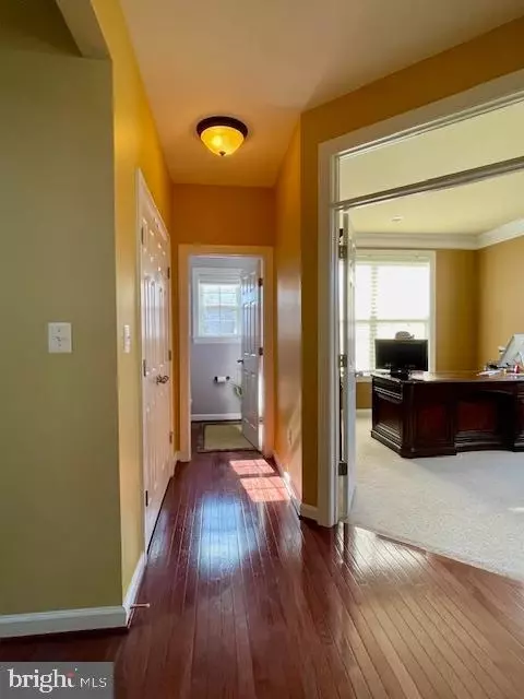 Entry Way - 22341 Pasture Rose Pl, Broadlands, VA 20148 photo 2 of 9