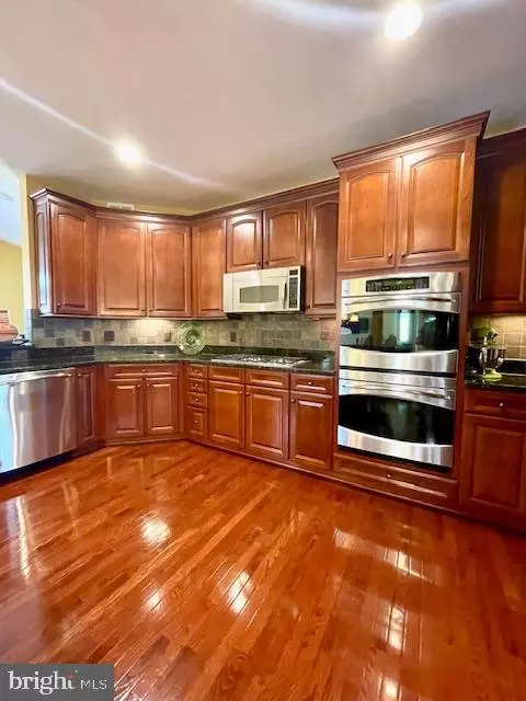 Kitchen - 22341 Pasture Rose Pl, Broadlands, VA 20148 photo 3 of 5