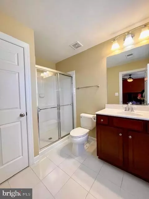 Bath - 22341 Pasture Rose Pl, Broadlands, VA 20148 photo 1 of 2