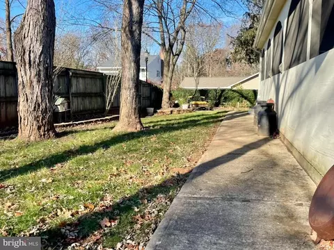 Exterior - 1 Pheasant Run Ct, Sterling, VA 20164 photo 20 of 32