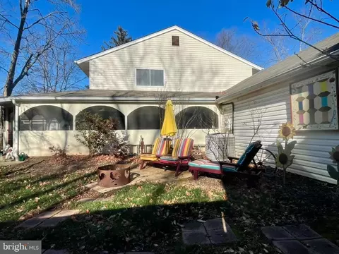 Exterior - 1 Pheasant Run Ct, Sterling, VA 20164 photo 8 of 32