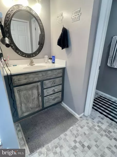 Bath - 1 Pheasant Run Ct, Sterling, VA 20164 photo 5 of 6
