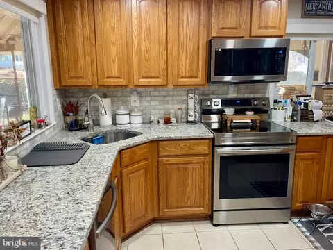 Kitchen - 1 Pheasant Run Ct, Sterling, VA 20164 photo 6 of 8