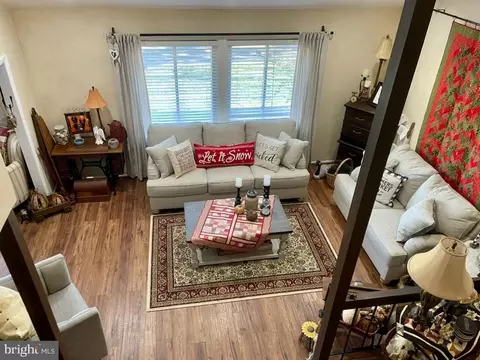 Living - 1 Pheasant Run Ct, Sterling, VA 20164 photo 12 of 15