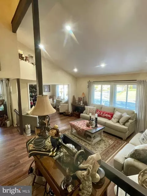 Living - 1 Pheasant Run Ct, Sterling, VA 20164 photo 3 of 15