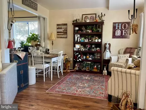 Living - 1 Pheasant Run Ct, Sterling, VA 20164 photo 5 of 15