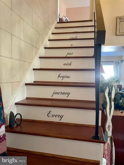 Entry Way - 1 Pheasant Run Ct, Sterling, VA 20164 photo 2 of 2