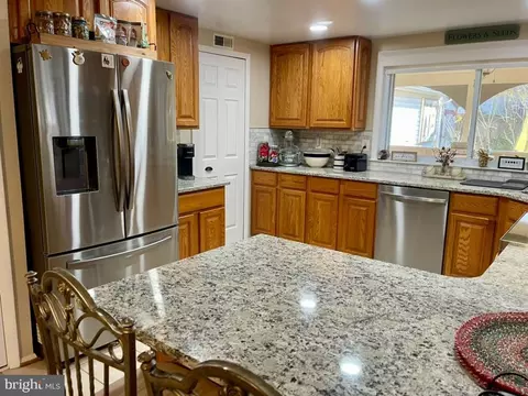 Kitchen - 1 Pheasant Run Ct, Sterling, VA 20164 photo 5 of 8