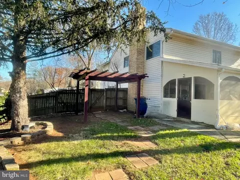 Exterior - 1 Pheasant Run Ct, Sterling, VA 20164 photo 6 of 32