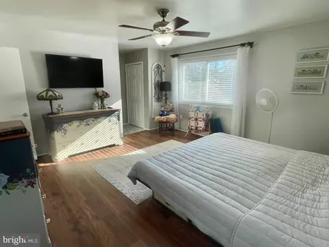 Bedroom - 1 Pheasant Run Ct, Sterling, VA 20164 photo 5 of 6