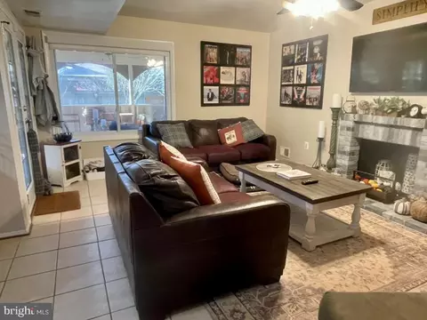 Living - 1 Pheasant Run Ct, Sterling, VA 20164 photo 10 of 15