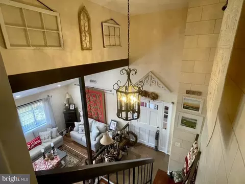 Living - 1 Pheasant Run Ct, Sterling, VA 20164 photo 14 of 15
