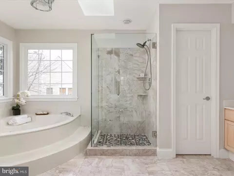 Bath - 20272 Rosedale Ct, Ashburn, VA 20147 photo 2 of 4