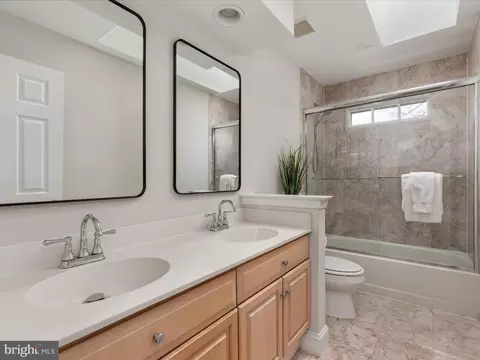 Bath - 20272 Rosedale Ct, Ashburn, VA 20147 photo 4 of 4
