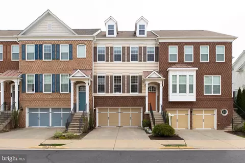25450 Hopton House Ter, Chantilly, VA 20152