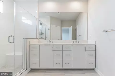 Entry Way - 43547 Charitable St, Ashburn, VA 20148 photo 4 of 5