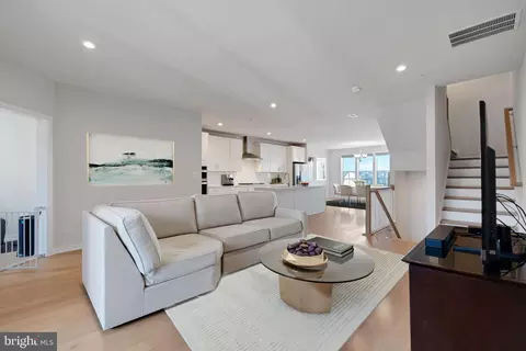 Entry Way - 43547 Charitable St, Ashburn, VA 20148 photo 3 of 5