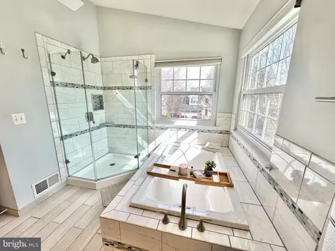 Bath - 43403 Malin Ct, Ashburn, VA 20147 photo 2 of 5