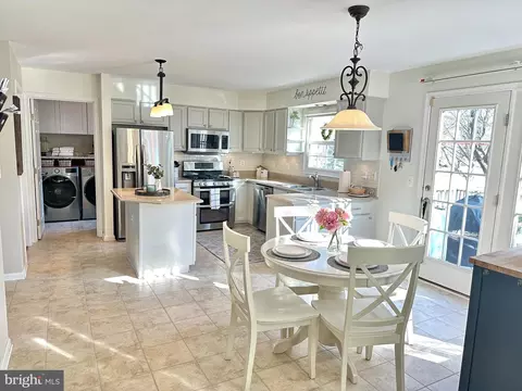 Kitchen - 43403 Malin Ct, Ashburn, VA 20147 photo 1 of 3